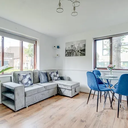 Canadawater-2Bedroom-1Bathroom-Free Parking